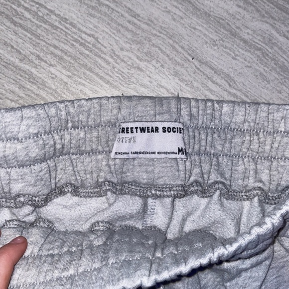 Jogging du urban planet ! Comme neuf porter 2-3 fois. Endroit non fumeur. - Picture 2 of 2